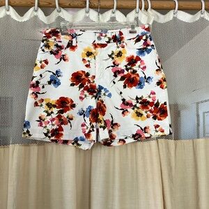 Ladies, Gloria Vanderbilt shorts size 12
